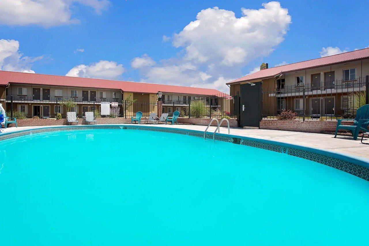 Super 8 By Wyndham Denver Central מראה חיצוני תמונה