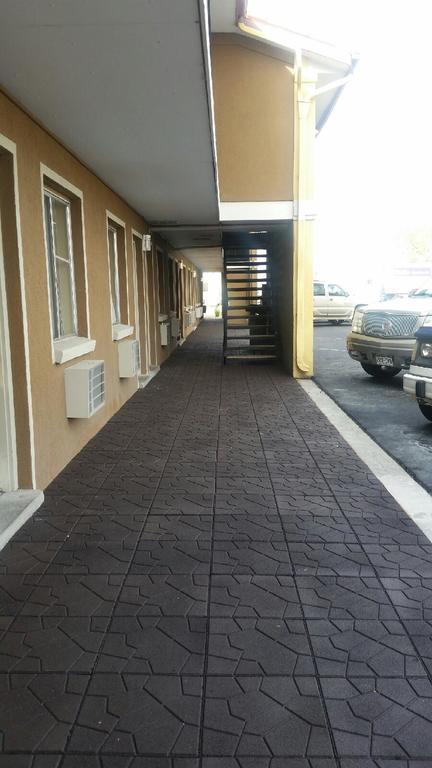Super 8 By Wyndham Denver Central מראה חיצוני תמונה