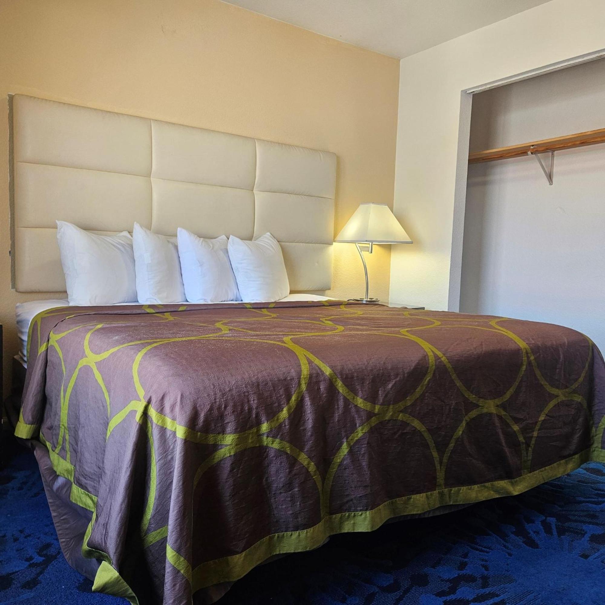 Super 8 By Wyndham Denver Central מראה חיצוני תמונה