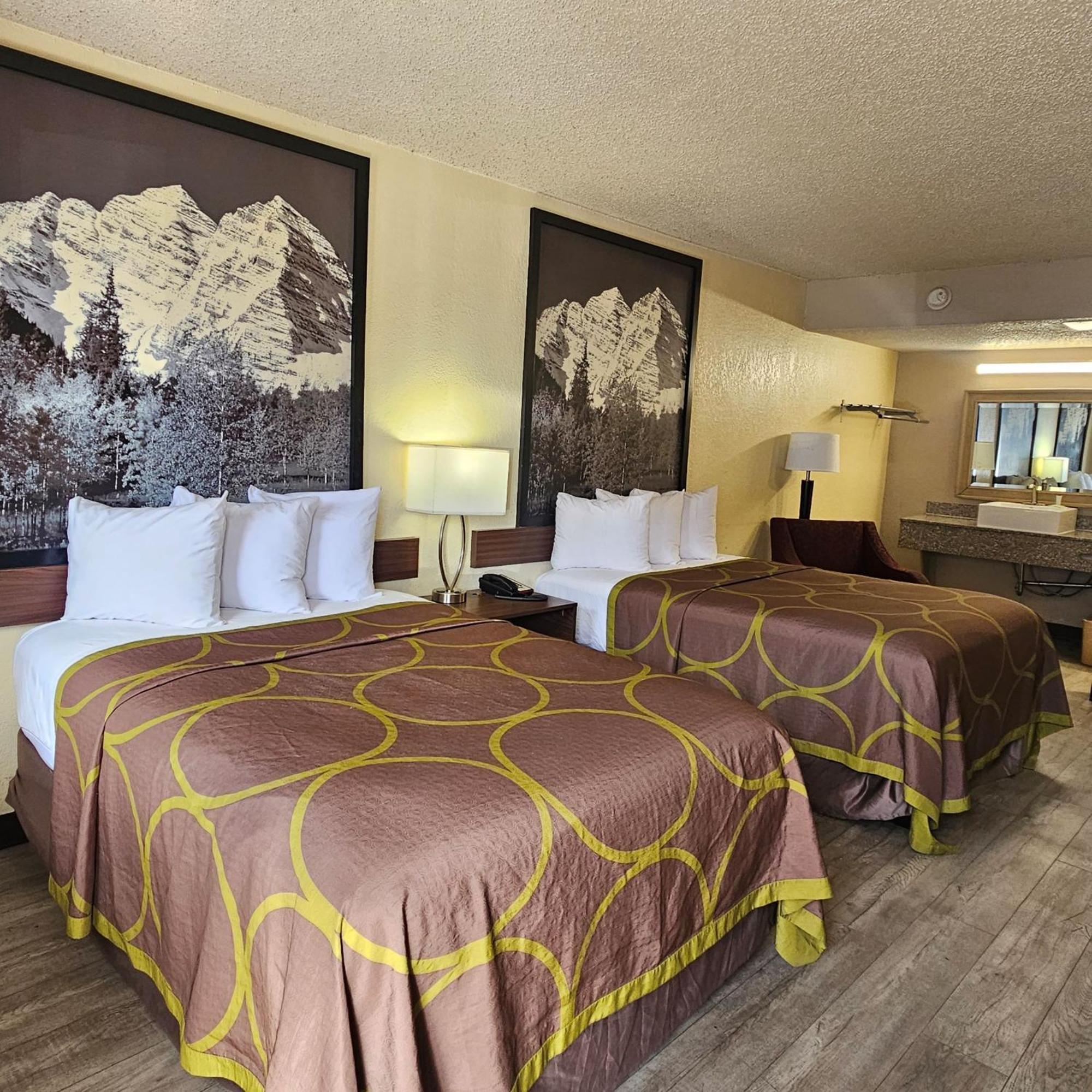 Super 8 By Wyndham Denver Central מראה חיצוני תמונה