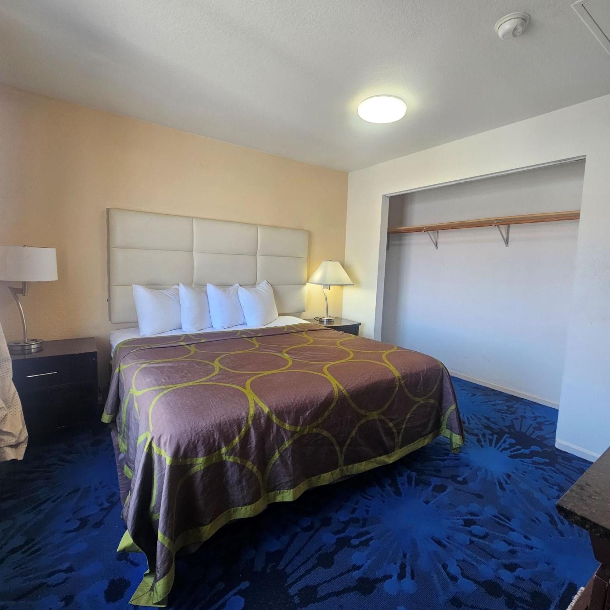 Super 8 By Wyndham Denver Central מראה חיצוני תמונה