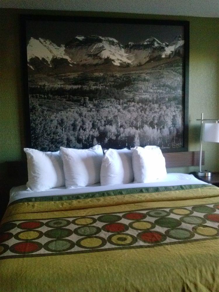Super 8 By Wyndham Denver Central מראה חיצוני תמונה