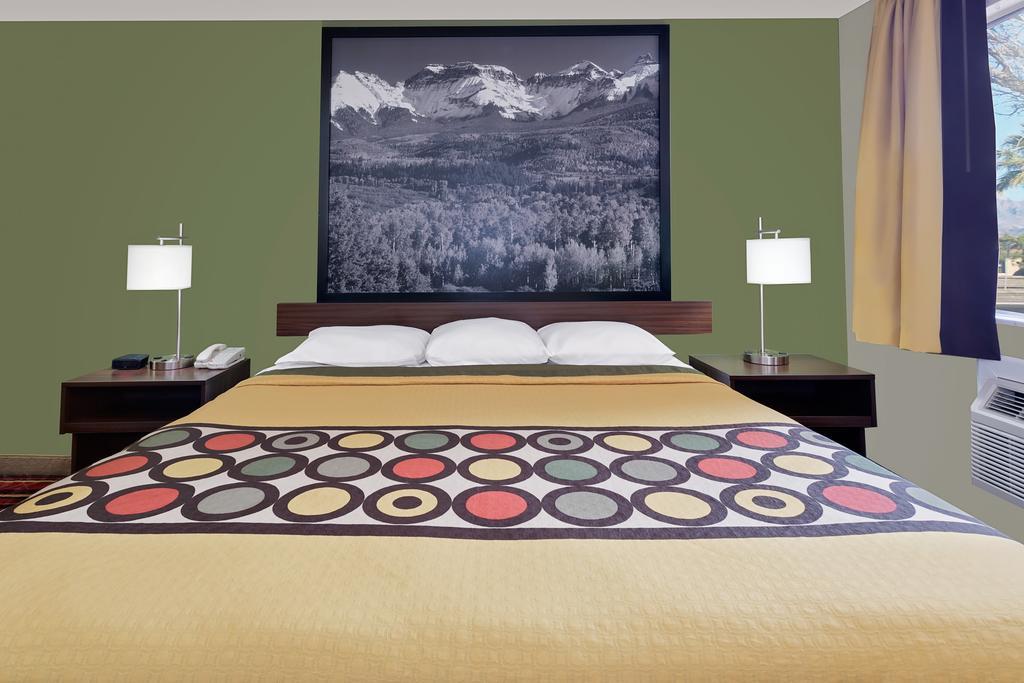 Super 8 By Wyndham Denver Central מראה חיצוני תמונה