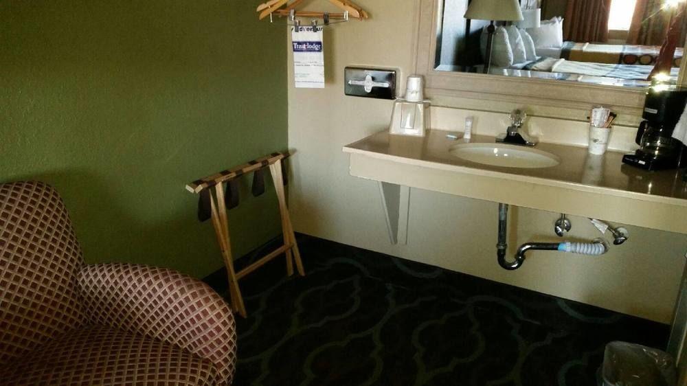 Super 8 By Wyndham Denver Central מראה חיצוני תמונה