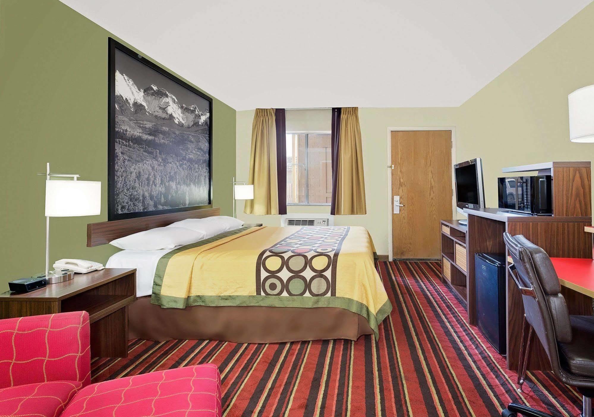 Super 8 By Wyndham Denver Central מראה חיצוני תמונה