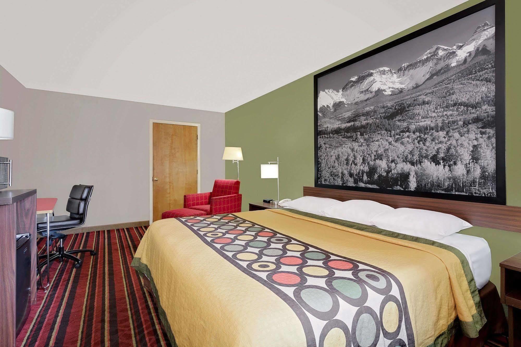 Super 8 By Wyndham Denver Central מראה חיצוני תמונה