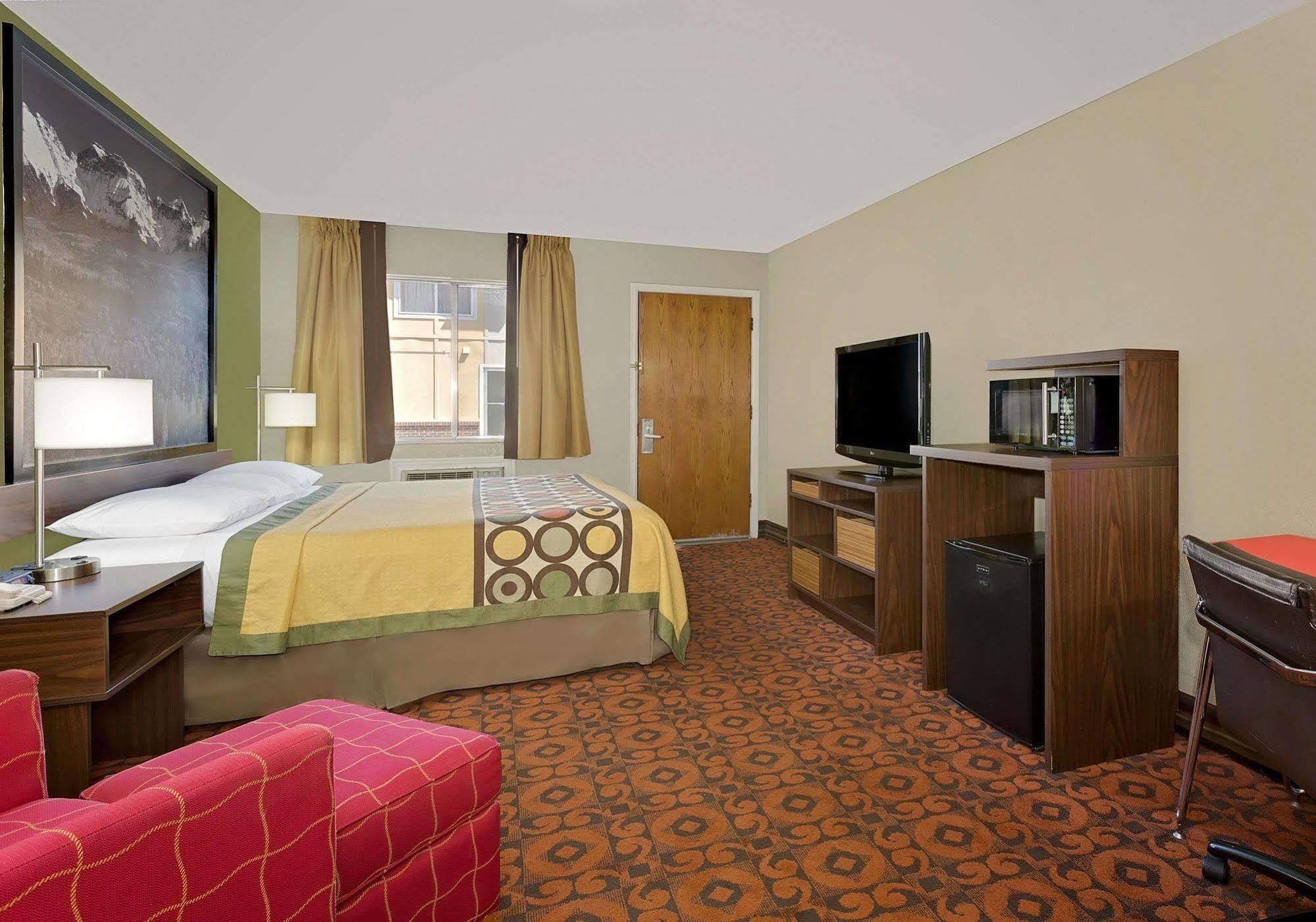 Super 8 By Wyndham Denver Central מראה חיצוני תמונה