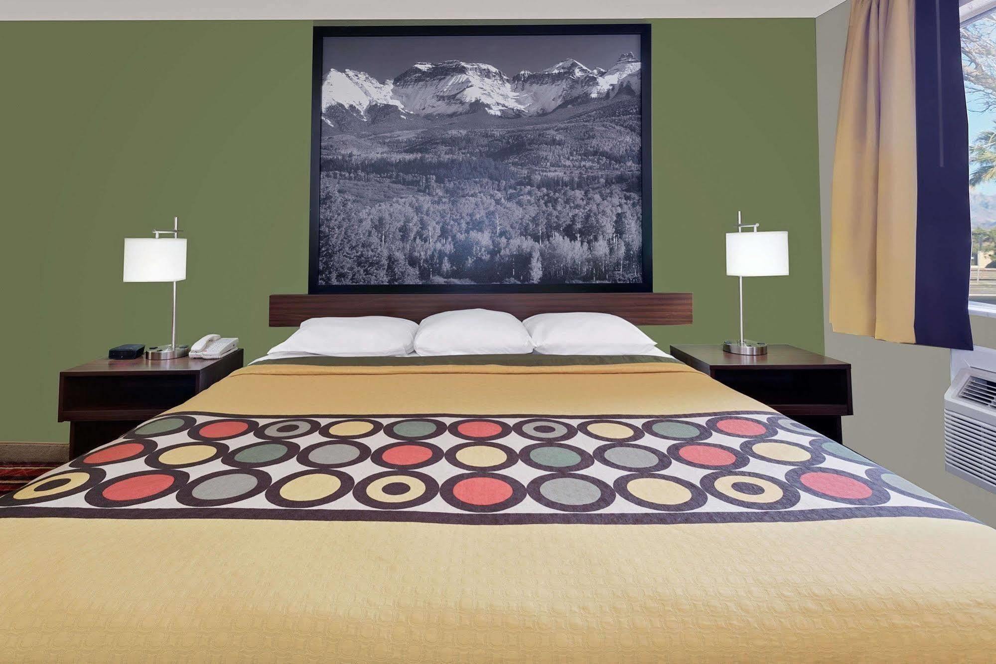 Super 8 By Wyndham Denver Central מראה חיצוני תמונה